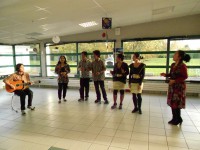 /album/le-deuxi%c3%a8me-spectacle-au-foyer-jean-couloigner-%c3%a0-ploudaniel/a018-jpg/